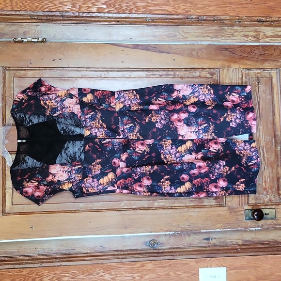 Women Dress - Picture 5 of 7